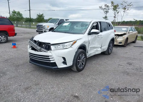 2018 Toyota Highlander Le z USA, uszkodzony, nr VIN 5TDZARFH1JS035215